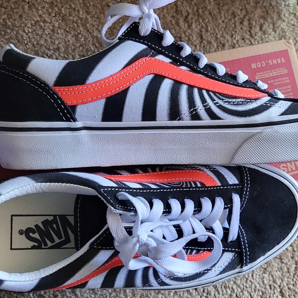 Vans Old Skool Black/Red Swirl